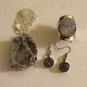 Womens Clear Druzy Quartz Geode Pendant, Earrings, Ring with Chain set.BRAND NEW